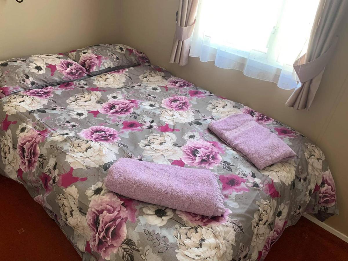 Heacham Golden Sunset Pets Go Free Linen Included