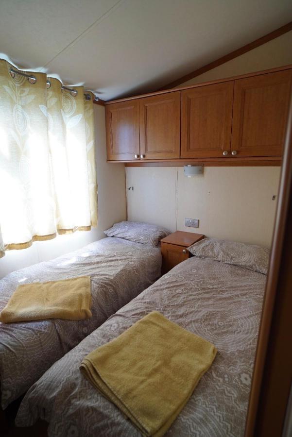 Heacham Golden Sunset Pets Go Free Linen Included