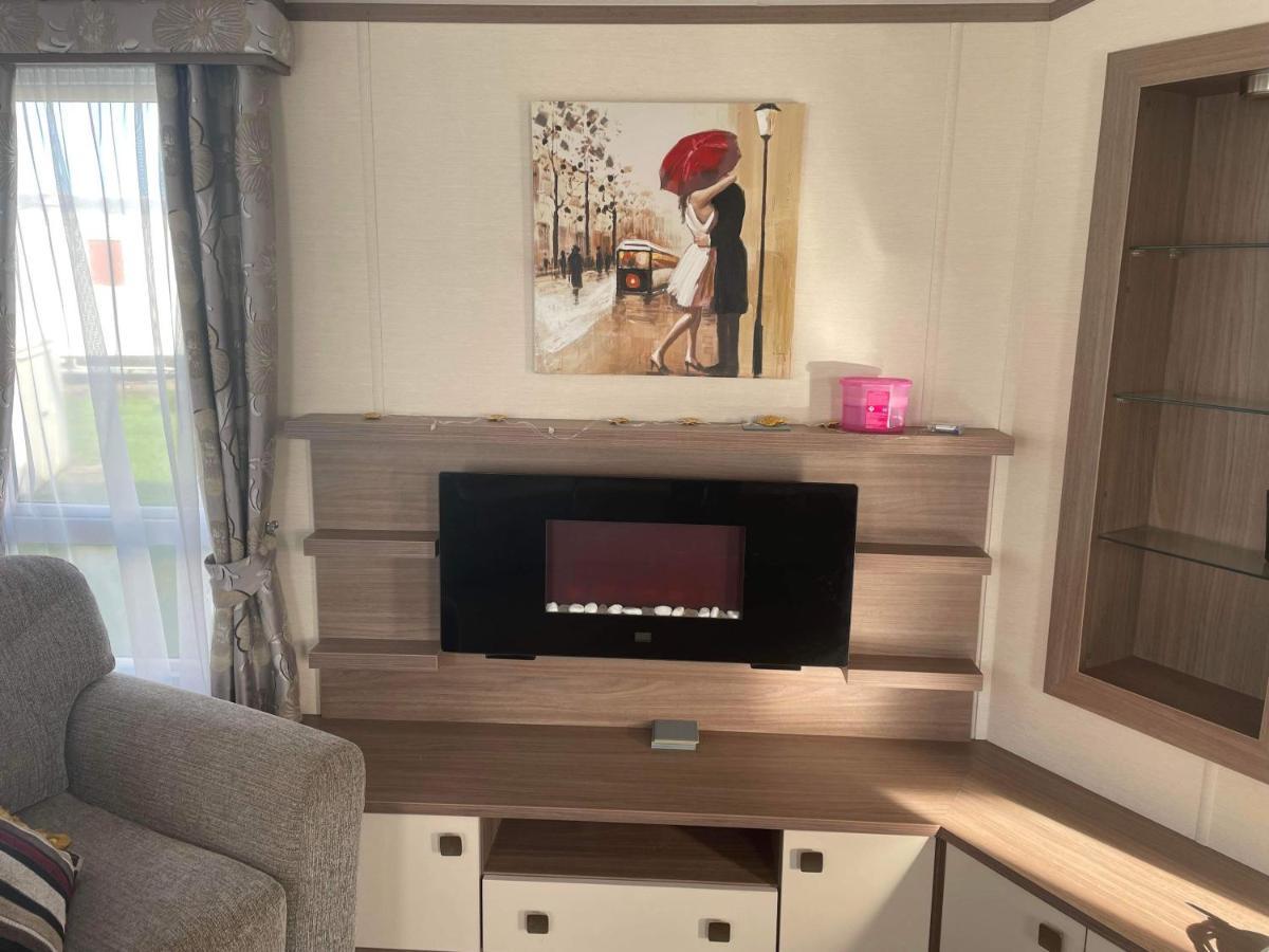 Heacham Golden Sunset Pets Go Free Linen Included Holiday home