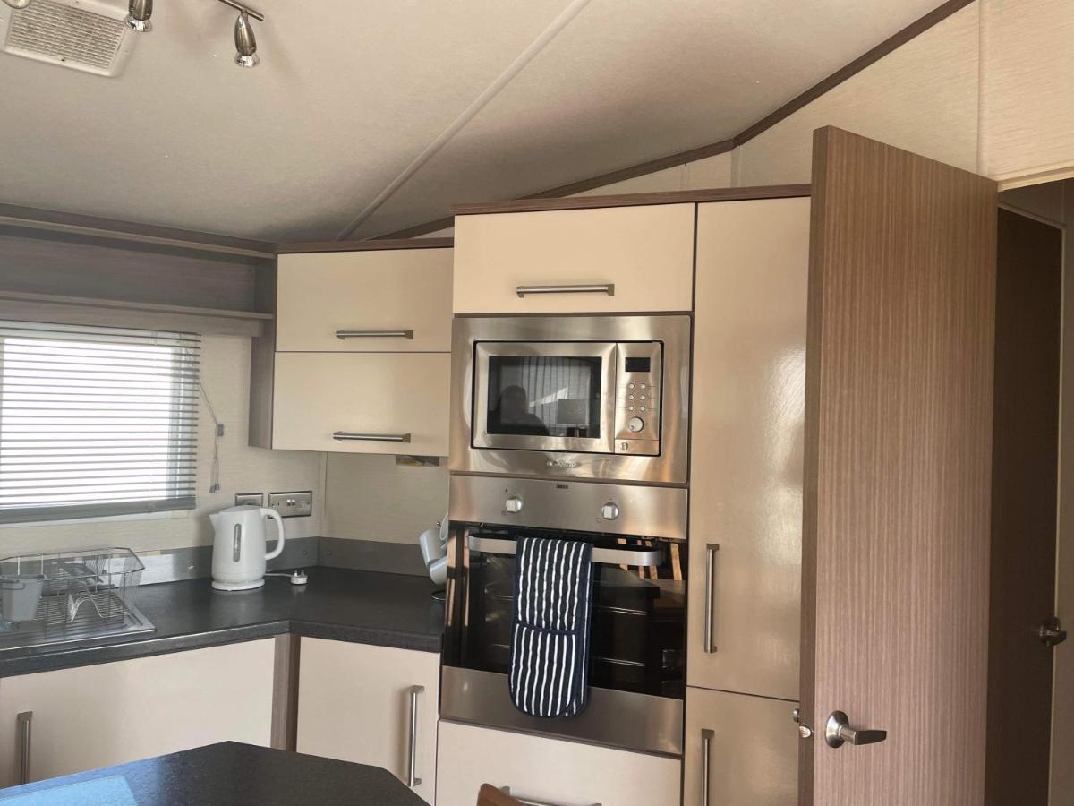 Heacham Golden Sunset Pets Go Free Linen Included Holiday home