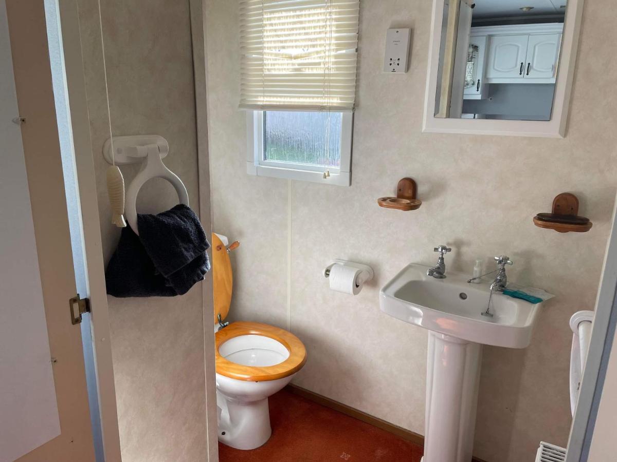 Heacham Golden Sunset Pets Go Free Linen Included *