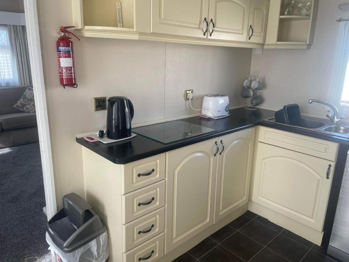Heacham Golden Sunset Pets Go Free Linen Included Holiday home *