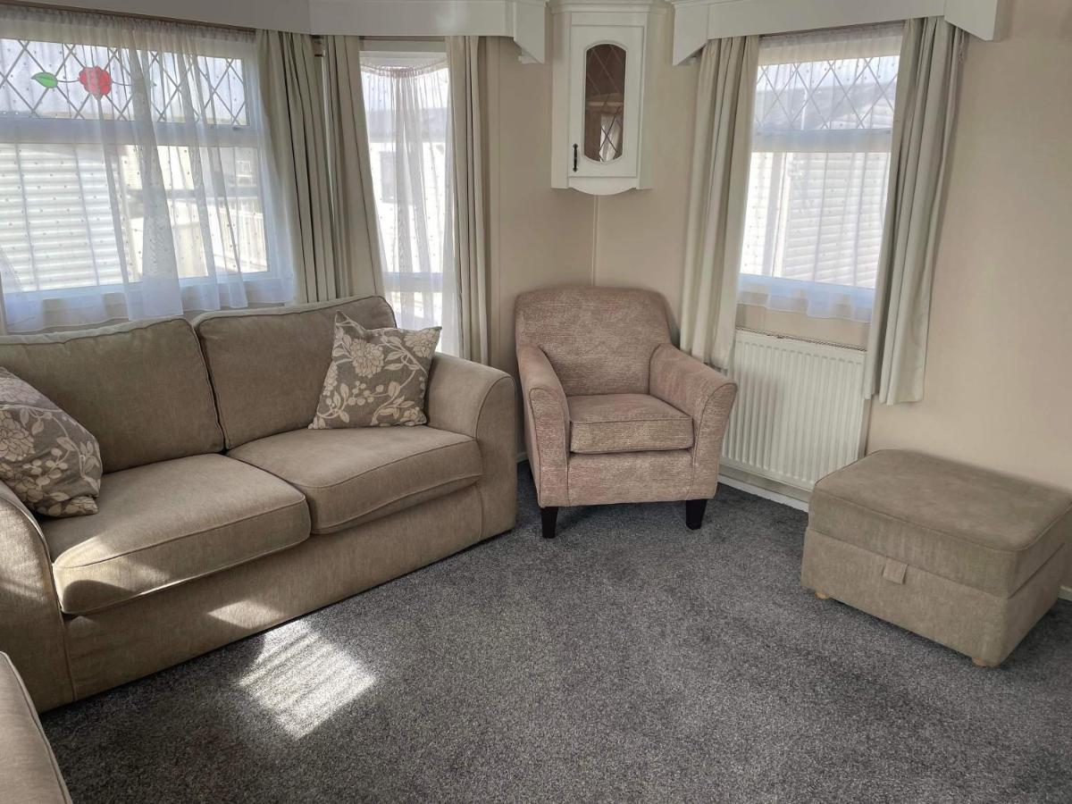 Heacham Golden Sunset Pets Go Free Linen Included *