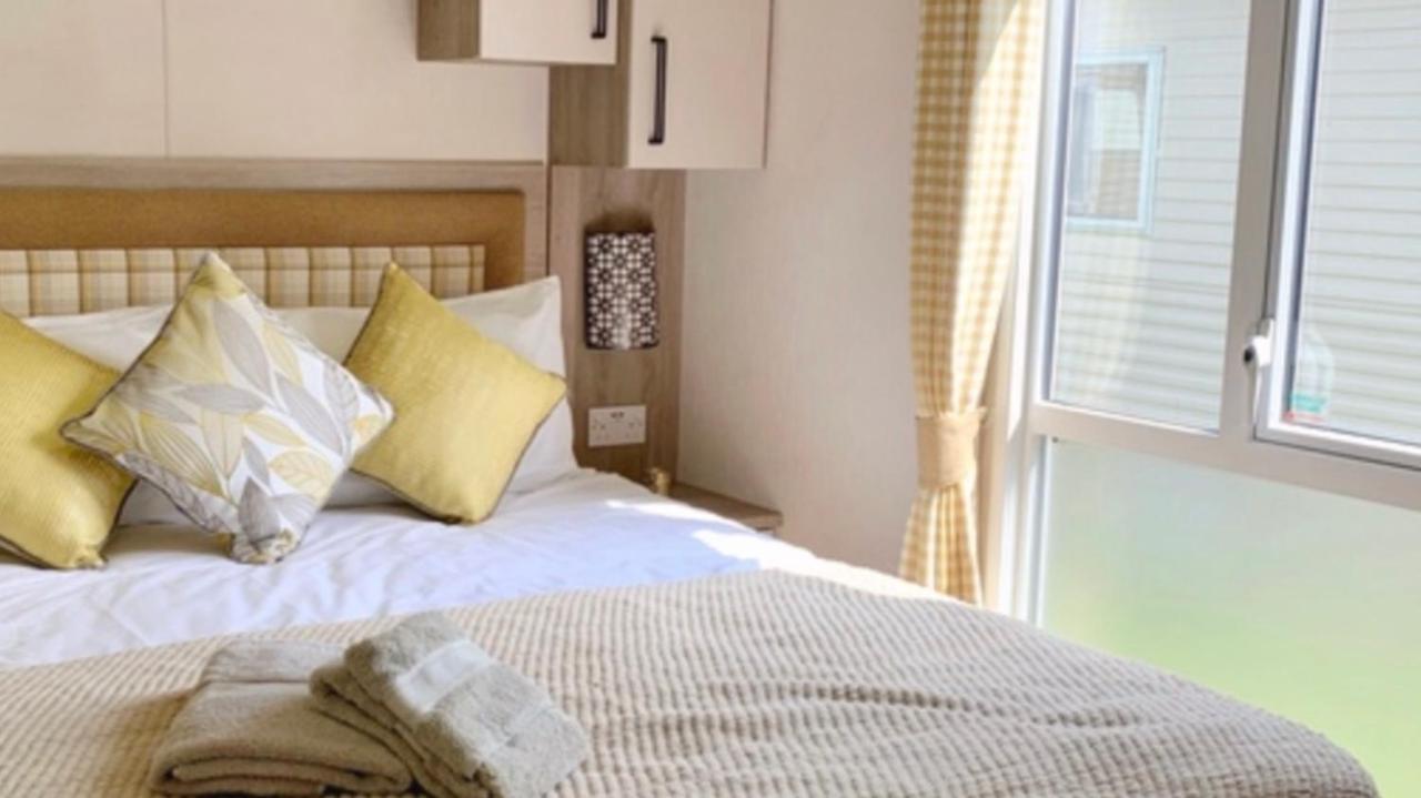 Heacham Golden Sunset Pets Go Free Linen Included Holiday home *