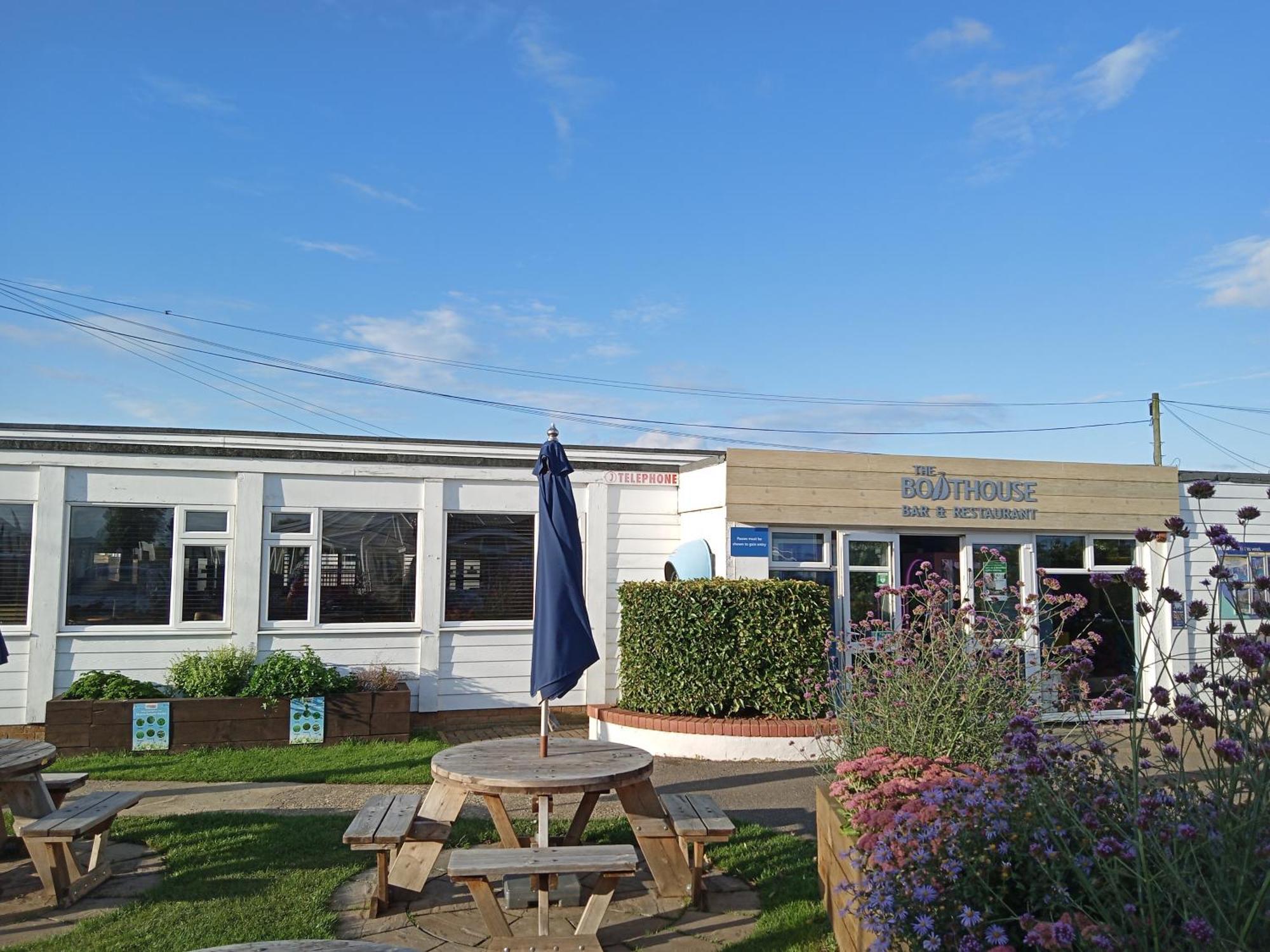 Heacham Golden Sunset Pets Go Free Linen Included Holiday home Hunstanton