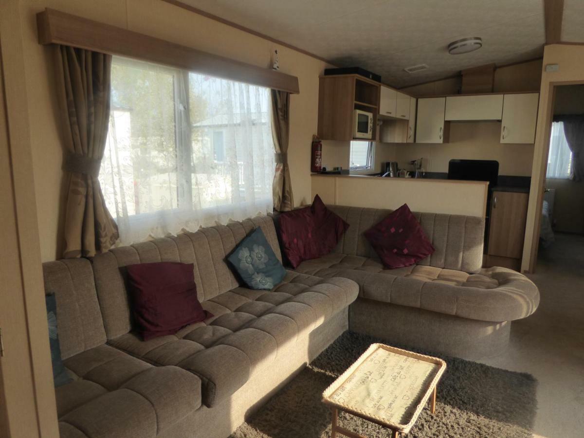 Heacham Golden Sunset Pets Go Free Linen Included