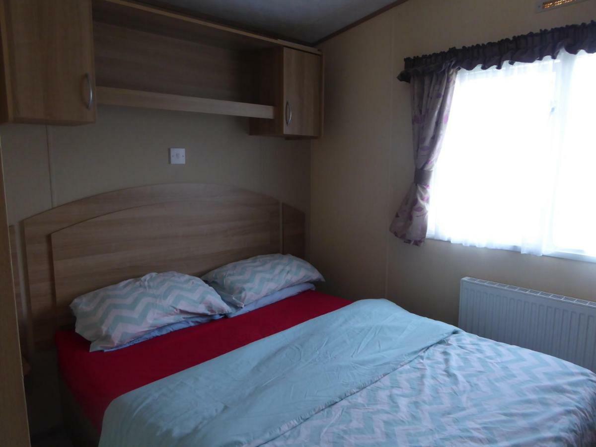 Heacham Golden Sunset Pets Go Free Linen Included
